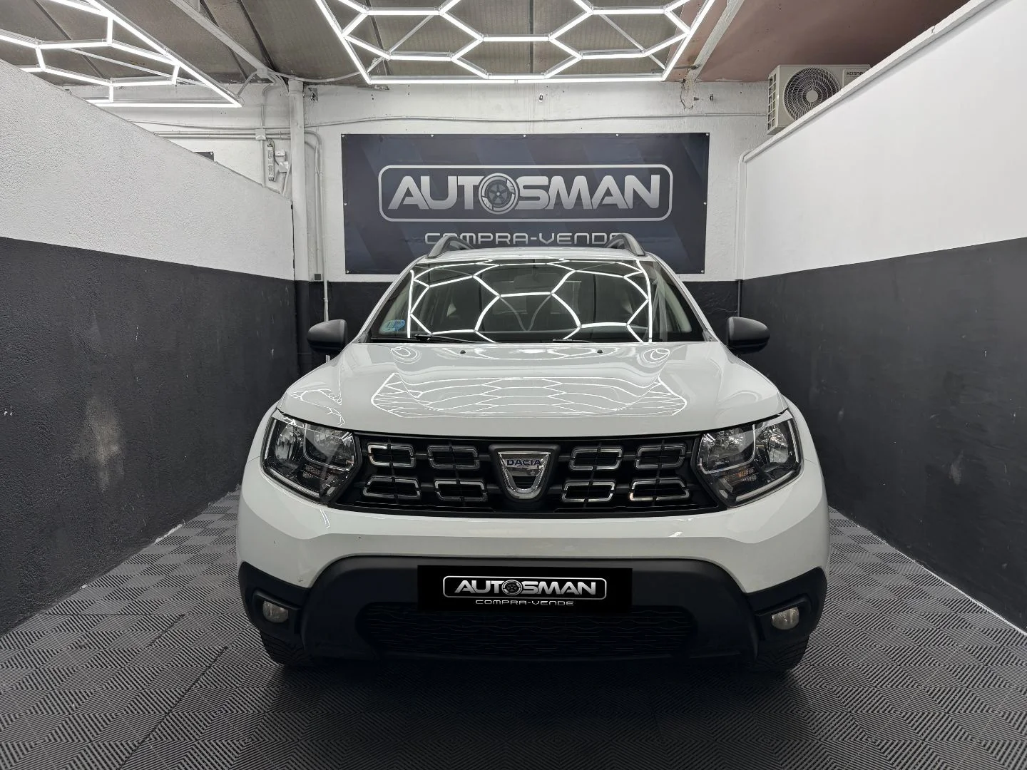 DACIA Duster Essent. 1.6 84kW114CV 4X2 GLP 2019 GLP Blanco - Vista lateral